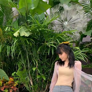 厨房脱岳裙子从后面挺进去
